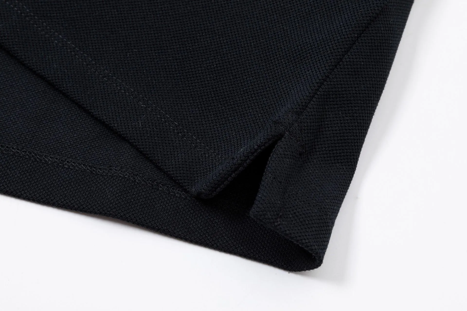 Moncler POLO Polo Polo Classic ， 。 Polo ， Classic 。Classic ， 。 。 ：Black White Navy Blue Size：MLXLXXL